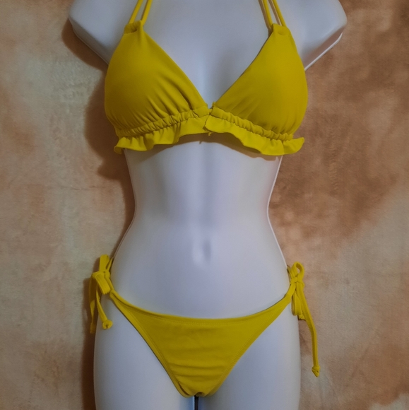 Yellow Swimsuit - Picture 3 of 11